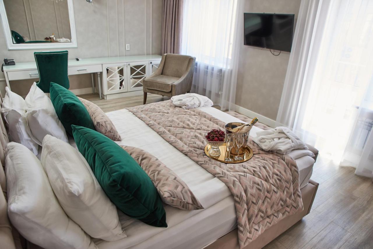 Rakhat Hotel Uralsk Exterior photo